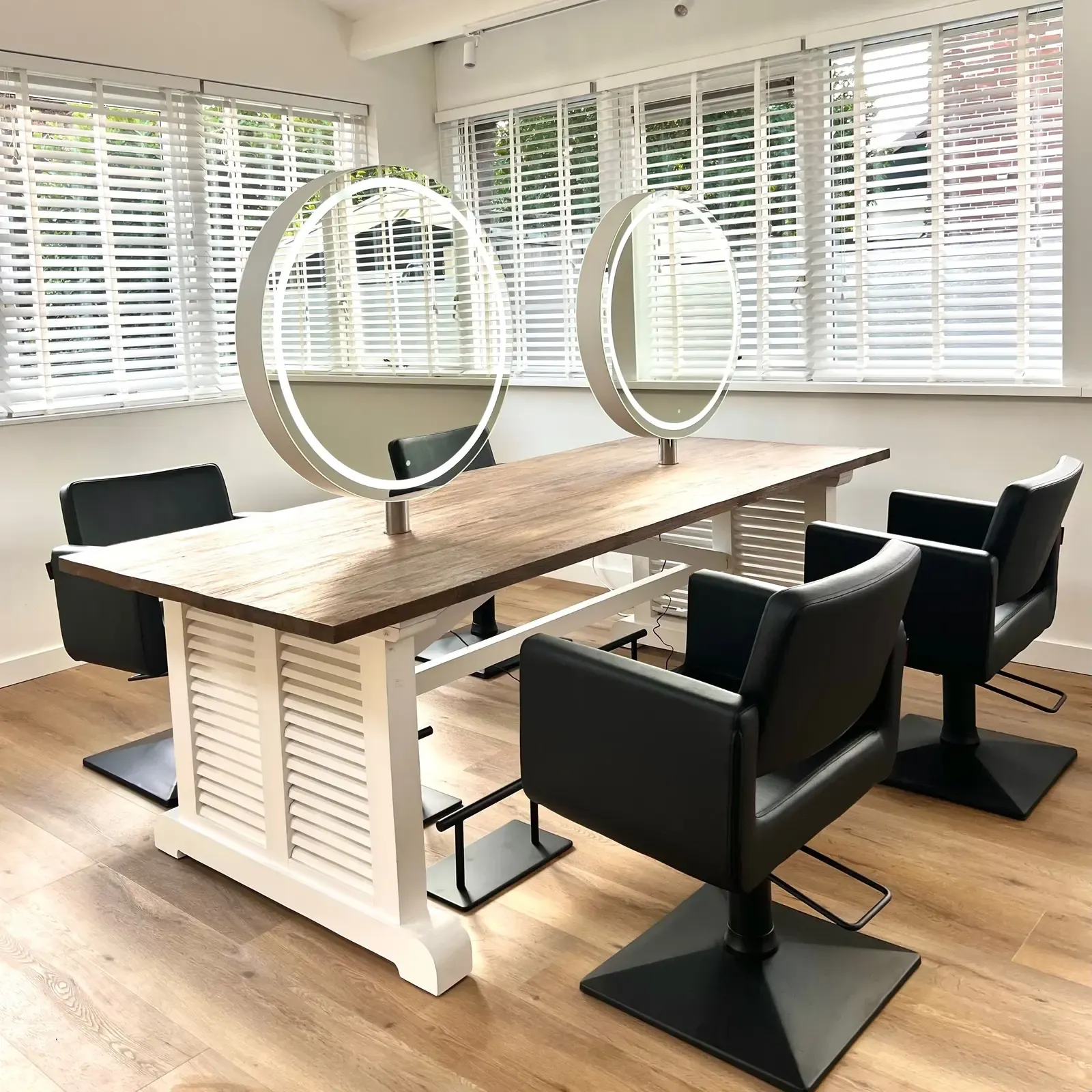 Foto van de kaptafel en spiegels van Het Haarhuis Cynthia